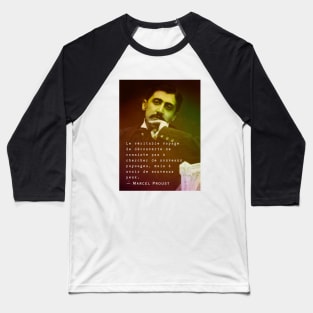 Marcel Proust portrait and quote: Le véritable voyage de découverte ne consiste pas à chercher de nouveaux paysages... Baseball T-Shirt